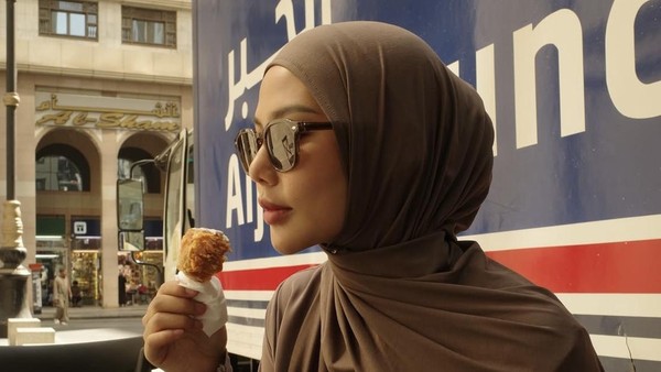 Potret Selebgram Dara Arafah Asyik Kulineran di Indonesia hingga Madinah
