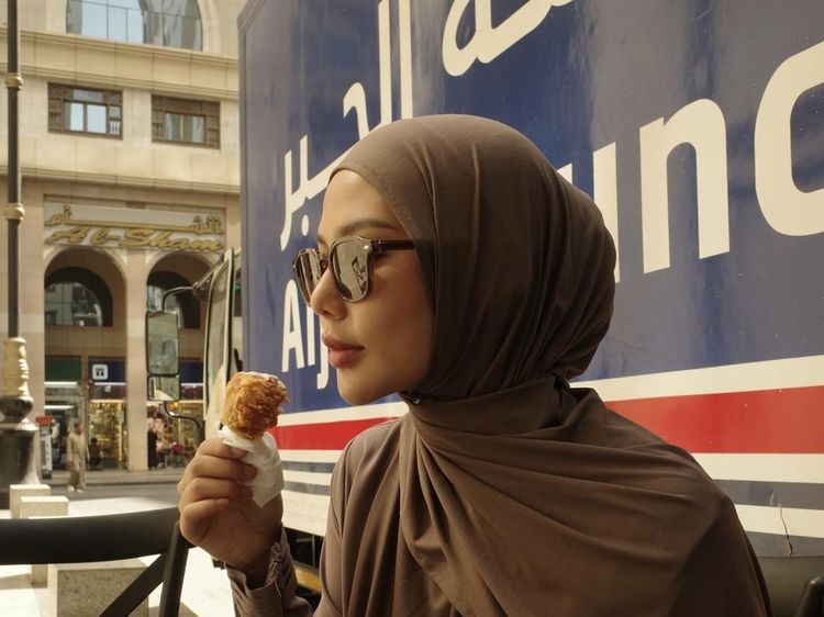 Potret Selebgram Dara Arafah Asyik Kulineran di Indonesia hingga Madinah