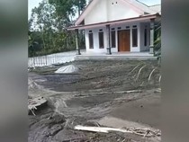 Video: Rumah Ajaib Berdiri Kokoh Seolah Tak Tersentuh Erupsi Semeru