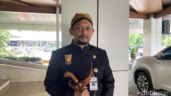 Sekretaris Disdikbud Jateng, Syamsudin Isnaini di Kantor Gubernur Jateng, Kota Semarang, Selasa (25/11/2025).