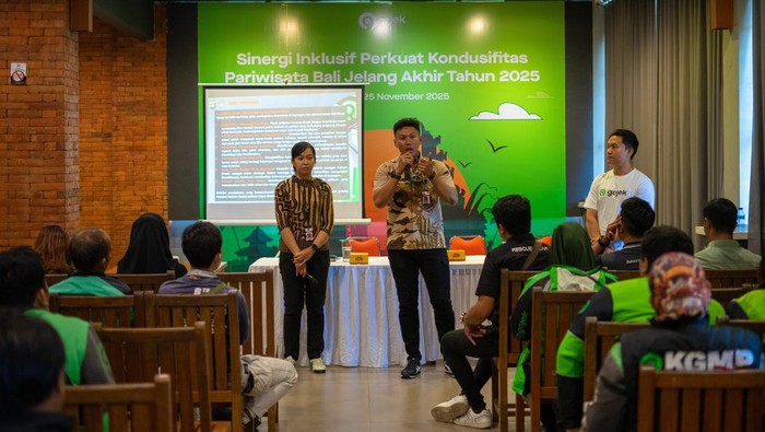Sinergi Gojek dan Polda Bali mengedukasi para driver. (Dok. Gojek)
