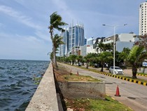 Video: Rembes Sana-sini Tanggul Pantai Mutiara Jakarta Utara