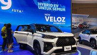 Kabarnya, Toyota Veloz Hybrid akan didistribusikan ke konsumen pada awal tahun depan. Tentunya harga mobil ini juga akan naik tahun depan karena habis masa promo, serta adanya kenaikan tarif bea balik nama (BBN) kendaraan bermotor. Foto: Luthfi Anshori/detikOto