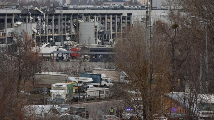 The building of a supermarket warehouse after a Russian missile and drone strike, amid Russia's attack on Ukraine, in Kyiv, Ukraine November 25, 2025. REUTERS/Gleb Garanich