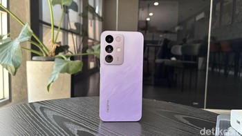 Realme C85 Pro sudah dijual mulai 28 November. Harganya Realme C85 Pro 8/128GB: Rp 2.999.000. Realme C85 Pro 8/256GB: 3.299.000 Foto: detikINET/ Rizqy Nur Amalia