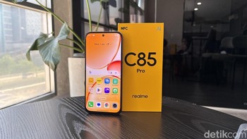 Realme C85 Pro mengusung layar 6,8 inch Full HD AMOLED dengan refresh rate 120 Hz dengan kecerahaan 4.000 nits. Foto: detikINET/ Rizqy Nur Amalia