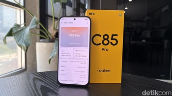 Realme C85 Pro diotaki chipset Snapdragon 685 yang dipadukan dengan RAM hingga 8GB dan memori internal hingga 256GB. Ponsel ini sudah menjalankan Realme UI 6 berbasis Android 15 yang menghadirkan bahasa desain transparan ala Liquid Glass di iOS 26. Foto: detikINET/ Rizqy Nur Amalia