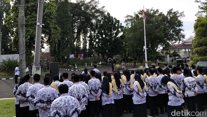 Upacara peringatan hari guru di Pendopo Cianjur