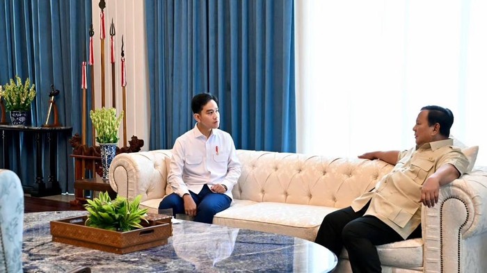 Wakil Presiden Gibran Rakabuming bertemu Presiden Prabowo Subianto untuk melaporkan hasil  KTT G20 di Johannesburg, Afrika Selatan. (Dok. Ig Sekretariat Kabinet)