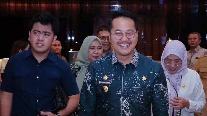 Wakil Wali Kota Cimahi, Adhitia Yudisthira saat terima bantuan ISWMP untuk Masalah Sampah di Cimahi