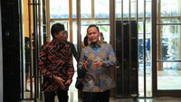 Foto: Wali Kota Pekanbaru Agung Nugroho disambut Manager Regional detikcom, Triono Wahyu Sudibyo saat tiba di Westin Hotel Kuningan, tempat acara detikcom Award 2025 digelar. (Dok Diskomimfotiksan Pekanbaru)