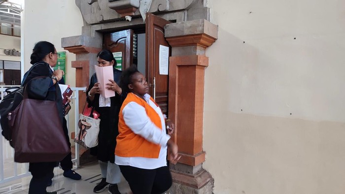 WN Afrika Selatan, Lungile Ntombenhile Mzimela, di PN Denpasar, Selasa (25/11/2025). (Firizqi Irwan/detikBali)