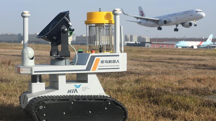 HANGZHOU, CHINA - NOVEMBER 25: The airport bird control robot works at the Hangzhou Xiaoshan International Airport on November 25, 2025 in Hangzhou, Zhejiang Province of China. Hangzhou International Airport has deployed China's first track-based bird-dispersal robot, boosting 24/7 runway safety with smart patrols, HD monitoring and eco-friendly bird control. (Photo by Long Wei/VCG via Getty Images)