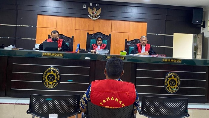 Aipda Alif Hariadi Siregar saat menjalani persidangan. (Foto: dok. Kejaksaan Negeri Asahan)