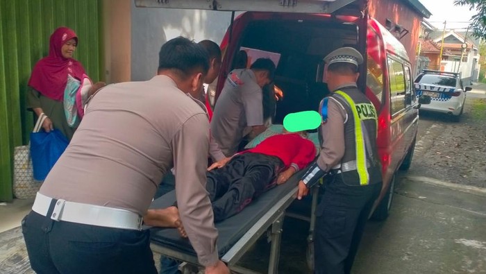 Aksi Cepat Satlantas Polres Magetan Kawal Ambulans  Pasien ke RS