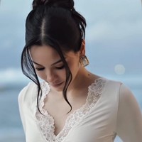 Dengan baby bump yang semakin besar, Alyssa pancarkan aura bumil. Ia terlihat semakin cantik menawan. Foto: Instagram/@alyssadaguise