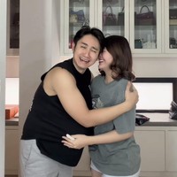 Semenjak resmi menikah, Amanda dan Kenny memang kerap membagikan video kocak keduanya. Pasutri yang kini tengah menanti kelahiran anak pertama itu memang dikenal kocak dan kerap mengundang tawa. Foto: Instagram/@amandamanopo