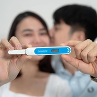 Setelah resmi menikah pada Oktober 2025 lalu, Amanda Manopo dan Kenny Austin baru saja kembali membagikan kabar bahagia. Pamer test pack, keduanya mengumumkan kehamilan pertama. Foto: Instagram/@amandamanopo