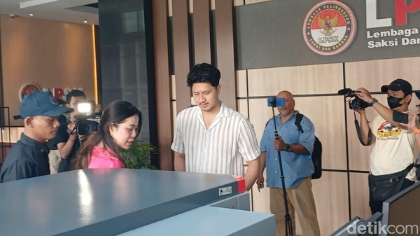 Potret Keluarga dan Pacar Ammar Zoni Datangi LPSK