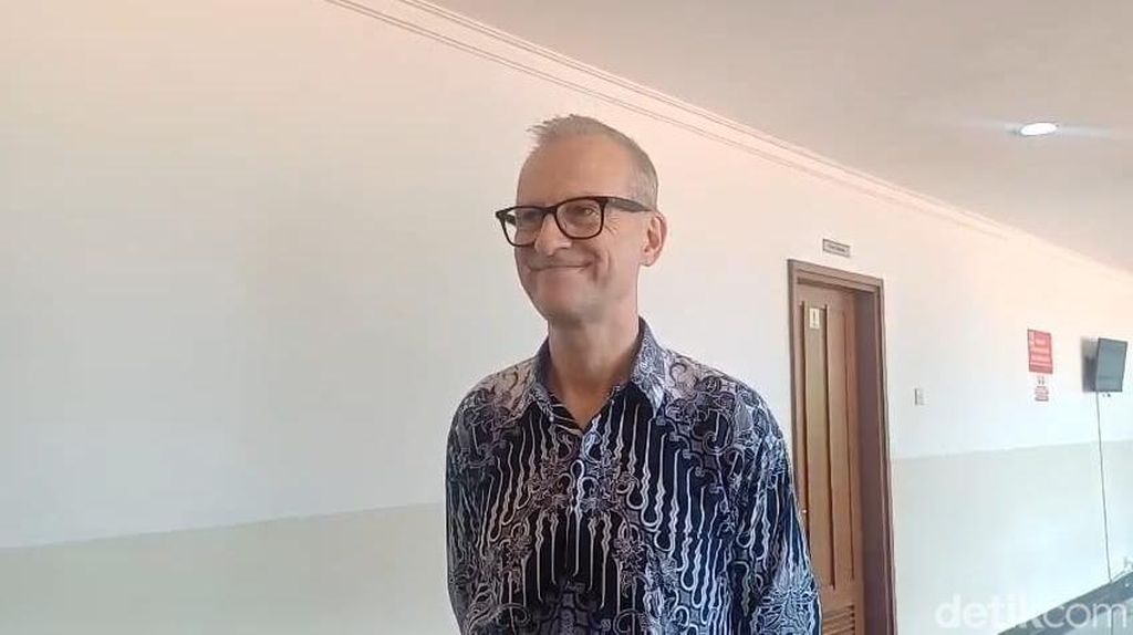 Andrew Trigg Full Senyum Hadiri Sidang Cerai, Marissa Anita Absen