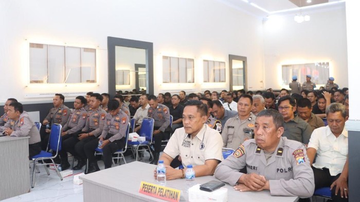 Anggota Polres Pasuruan dilatih penanganan bahan peledak seiring banyaknya kasus pelemparan bondet.