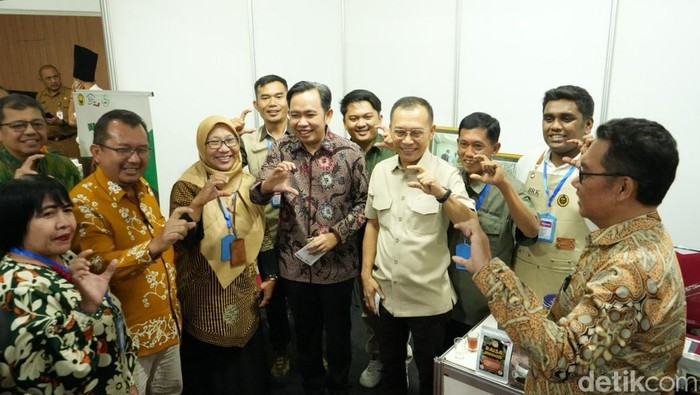 Bupati Jember, Muhammad Fawait bersama Wakil Kepala BP Taskin, Iwan Sumule