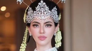 7 Pesona Davika Hoorne Jadi Pengantin Sunda, Cantik Pakai Siger