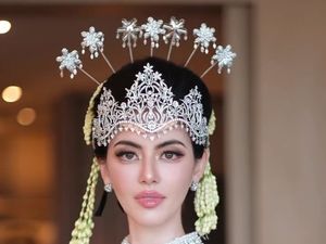 7 Pesona Davika Hoorne Jadi Pengantin Sunda, Cantik Pakai Siger