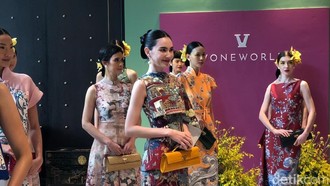 Rilis Koleksi Eksotik, Tas Lokal Voneworld Gandeng Bintang Pee Mak, Davika