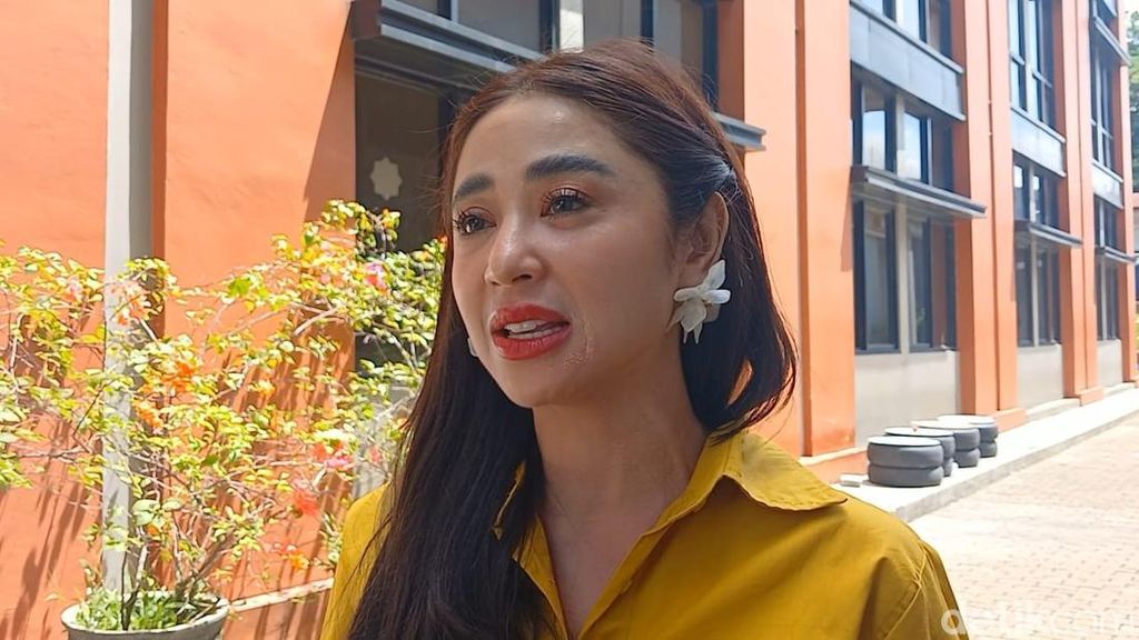 Dewi Perssik Tegaskan Gak Pernah Usir Irish Bella dari Program TV