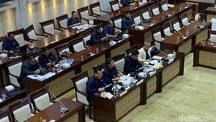 DJP rapat dengan Komisi XI