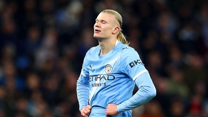 MANCHESTER, ENGLAND - NOVEMBER 25: Erling Haaland of Manchester City reacts during the UEFA Champions League 2025/26 League Phase MD5 match between Manchester City and Bayer 04 Leverkusen at City of Manchester Stadium on November 25, 2025 in Manchester, England. (Photo by Chris Brunskill/Fantasista/Getty Images)