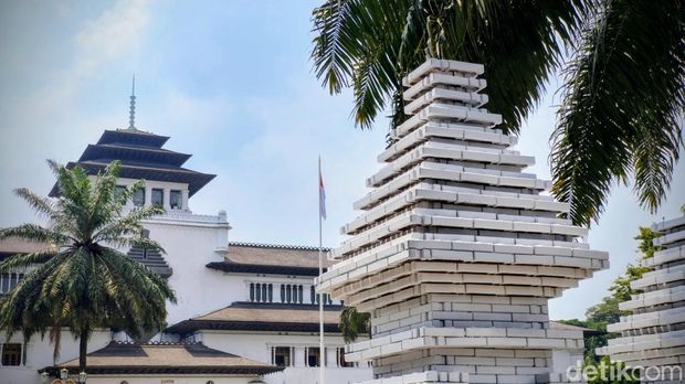 Gapura Candi Gedung Sate Bandung