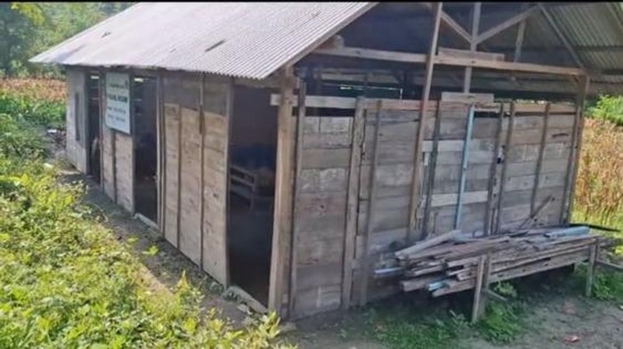 Kondisi gedung sekolah di Desa Napis, Tambakrejo, Bojonegoro yang memprihatinkan
