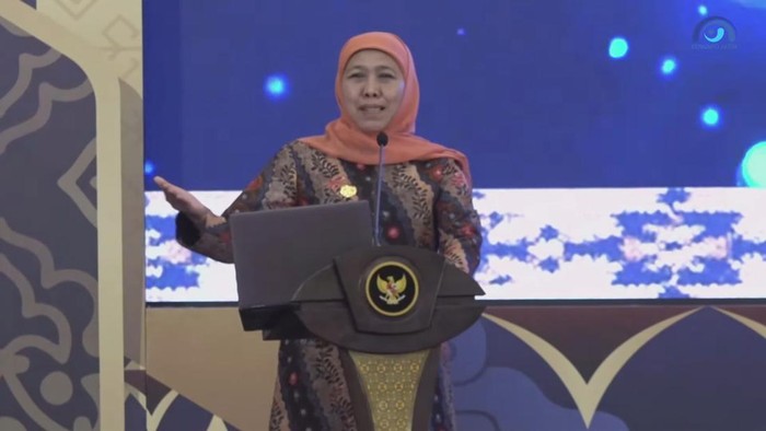 Gubernur Jatim Khofifah Indar Parawansa saat membuka Rakorwasda 2025 di The Singhasari Resort, Kota Batu.