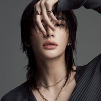 Hyunjin dari Stray Kids masuk dalam deretan idol K-Pop paling menarik dari penilaian ahli bedah plastik Korea, Dokter Lee Kyung-mook. Menurutnya visual paling menarik dari wajah Hyunjin adalah mata dan bibirnya yang tipis. Foto: Dok. Instagram, YouTube Objet Plastic Surgery