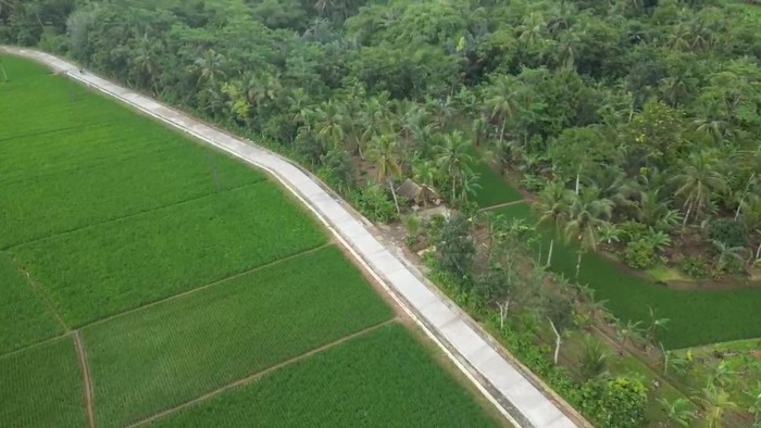 Jalan di Pandeglang yang dibangun Pemrov Banten
