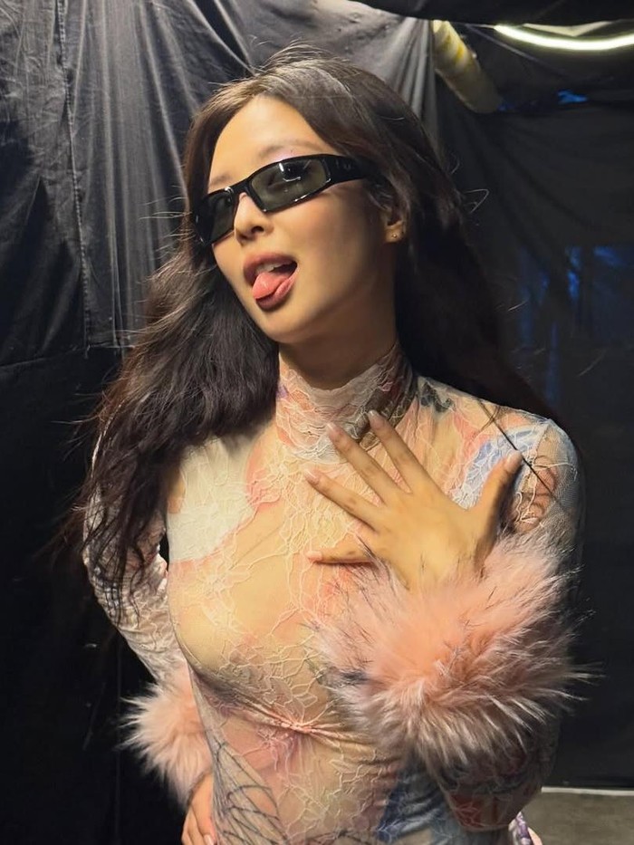 Jennie BLACKPINK membagikan foto dari backstage konser DEADLINE di Jakarta.