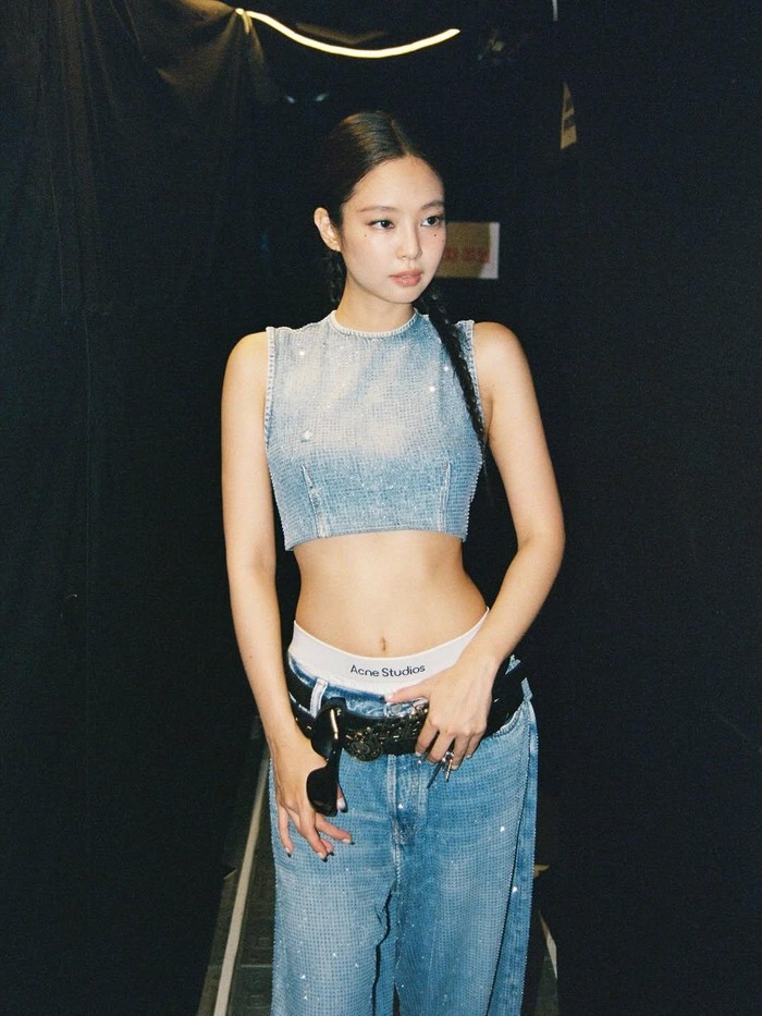 Jennie BLACKPINK membagikan foto dari backstage konser DEADLINE di Jakarta.