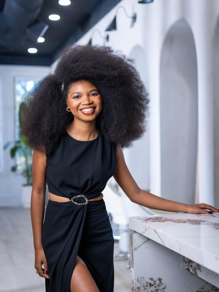 Jessica L. Martinez, wanita dengan rambut afro terbesar di dunia.