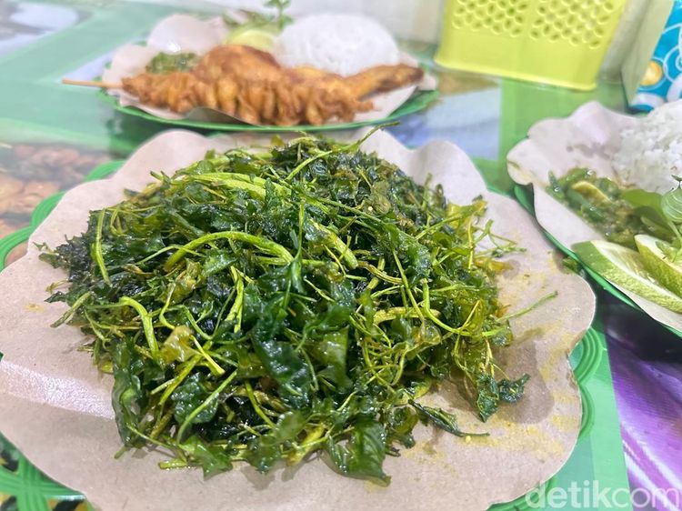 Epy Kusnandar Jualan Nasi Jukut Goreng Aneka Lauk, Mulai Rp 5 Ribu!