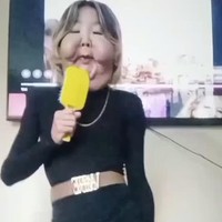 Awalnya, Juju mengira dirinya disuntik filler berbahan dasar silikon. Namun kenyataannya, ia menerima 21 suntikan berisi minyak mineral dan obat pencahar ke bagian pipi, tanpa persetujuan. Bahan asing tersebut membuat wajahnya membengkak parah, terutama di area pipi dan kelopak mata. Foto: dok. Instagram