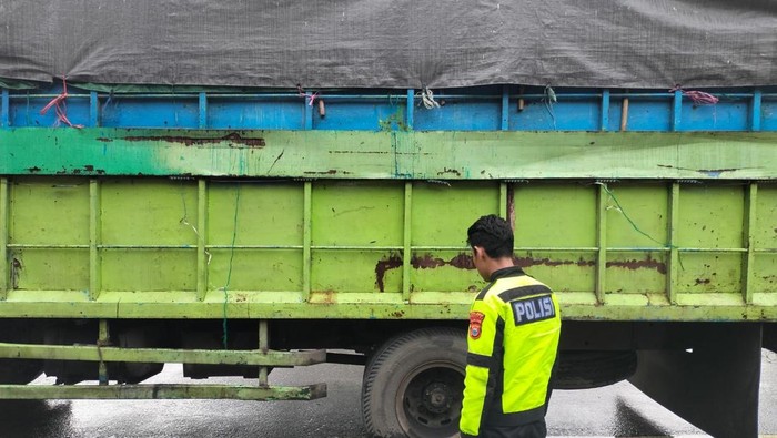 Kecelakaan maut pelajar terlindas truk di Barru.
