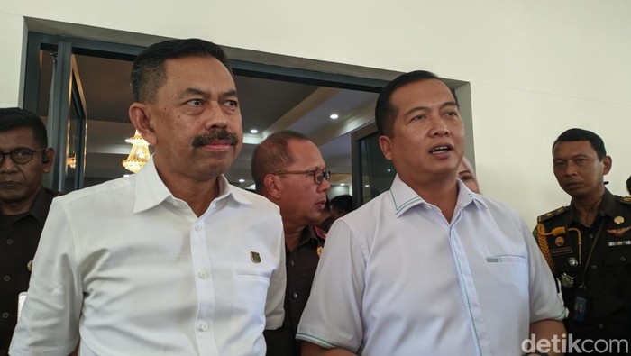 Gubernur NTB Lalu Muhamad Iqbal bersama Jaksa Agung Muda Tindak Pidana Umum, Asep Nana Mulyana di Mataram, Rabu (26/11/2025).