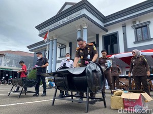 Kejari Pandeglang Musnahkan Barang Bukti Narkoba hingga Uang Palsu