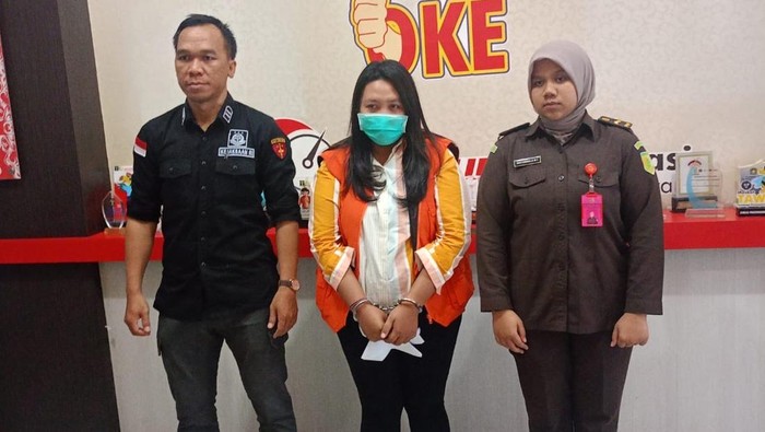 Kejati Jateng mengamankan Petugas Operasional Kredit (POK) dari salah satu bank Cabang Kutoarjo. Diunggah Rabu (26/11/2025).