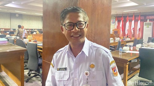 Kepala Disdikpora Karangasem, I Gusti Bagus Budiadnyana. (Foto: I Wayan Selamat Juniasa/detikBali)