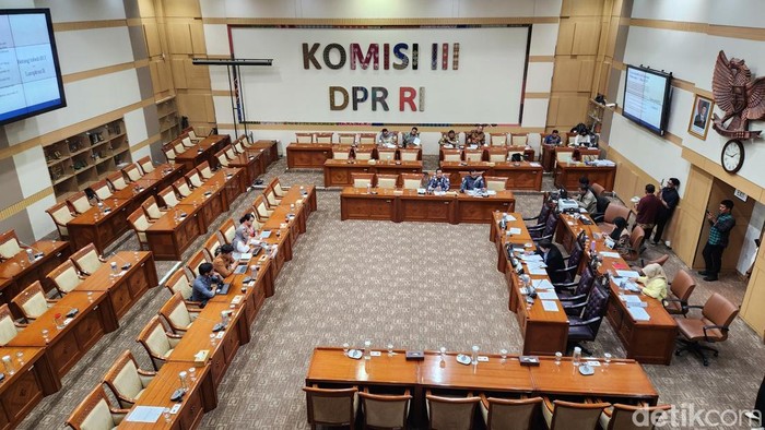 Komisi III DPR RI menggelar Rapat Dengar Pendapat (RDP) dengan Institute for Criminal Justice Reform (ICJR) membahas RUU tentang Penyesuaian Pidana (Adrial/detikcom).