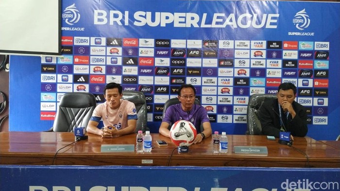 Konferensi pers Persik Kediri jelang laga kontra Semen Padang.