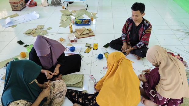Kreasi mahasiswa FSRD ITB dan Warga Pesisir Bekasi buat produk kreatif